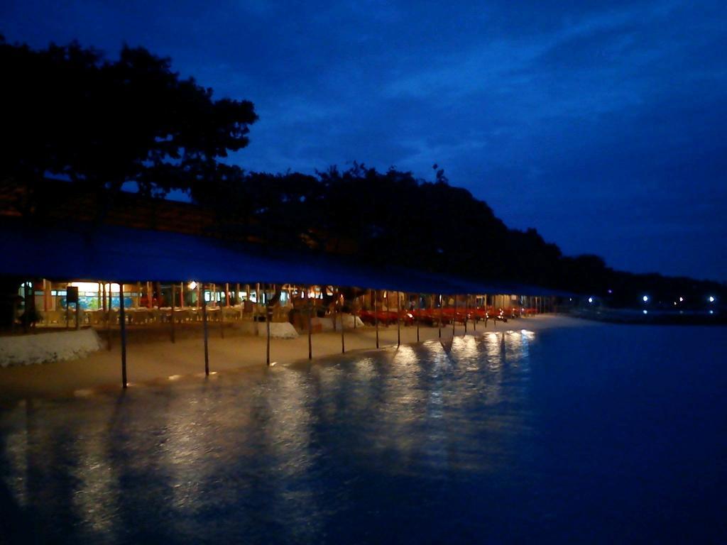 Paradise Island Park & Beach Resort Samal Esterno foto