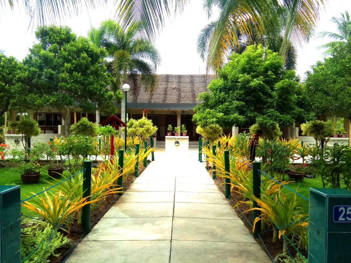 Paradise Island Park & Beach Resort Samal Esterno foto